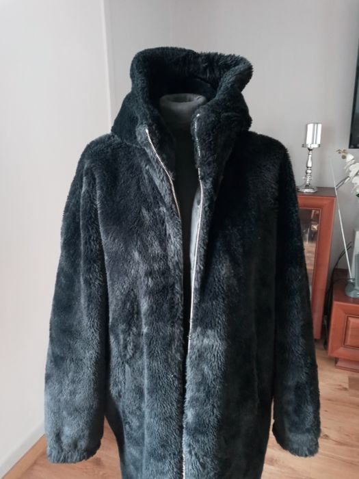 Futro czarne sztuczne zamek dluzsze M\L