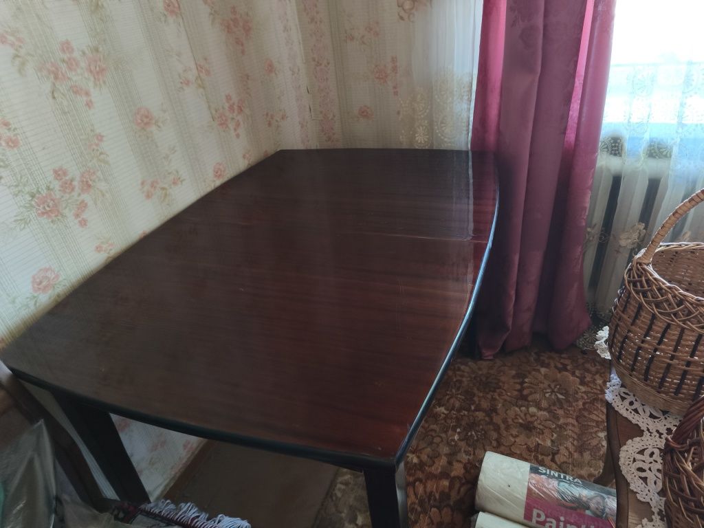 Стіл розкладний полірований
