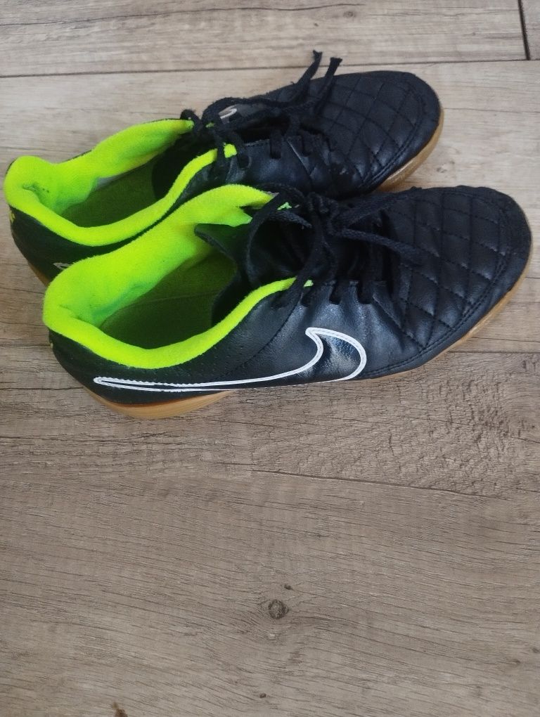 Buty halówki  dla chłopca rozm.35