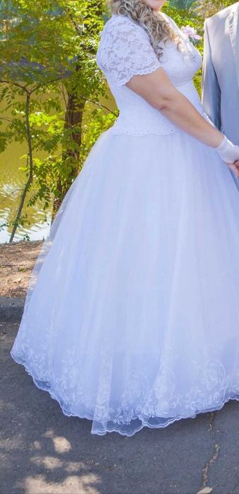 Продам весільну сукню великого розміру 56-60