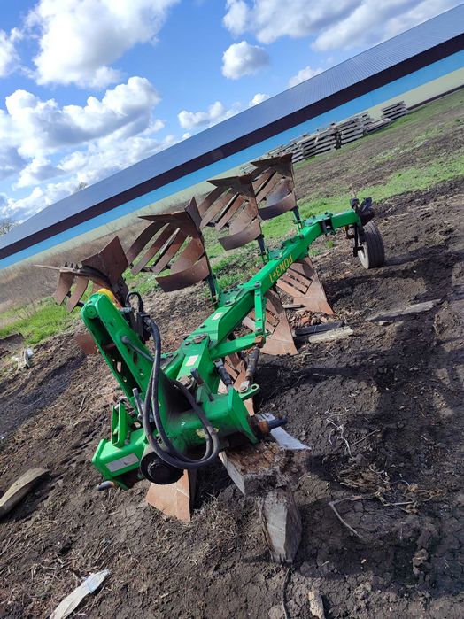 Плуг обертовий навесний ПОН 3-35+1