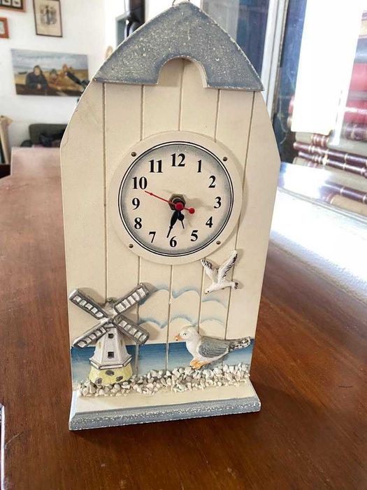 Relógio com motivos marinhos, funciona com pilha