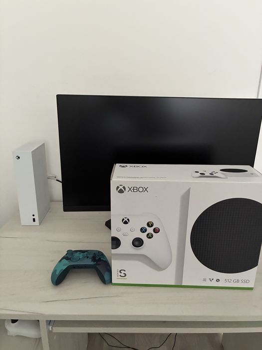Xbox series S + геймпад + батерейки з зарядкою