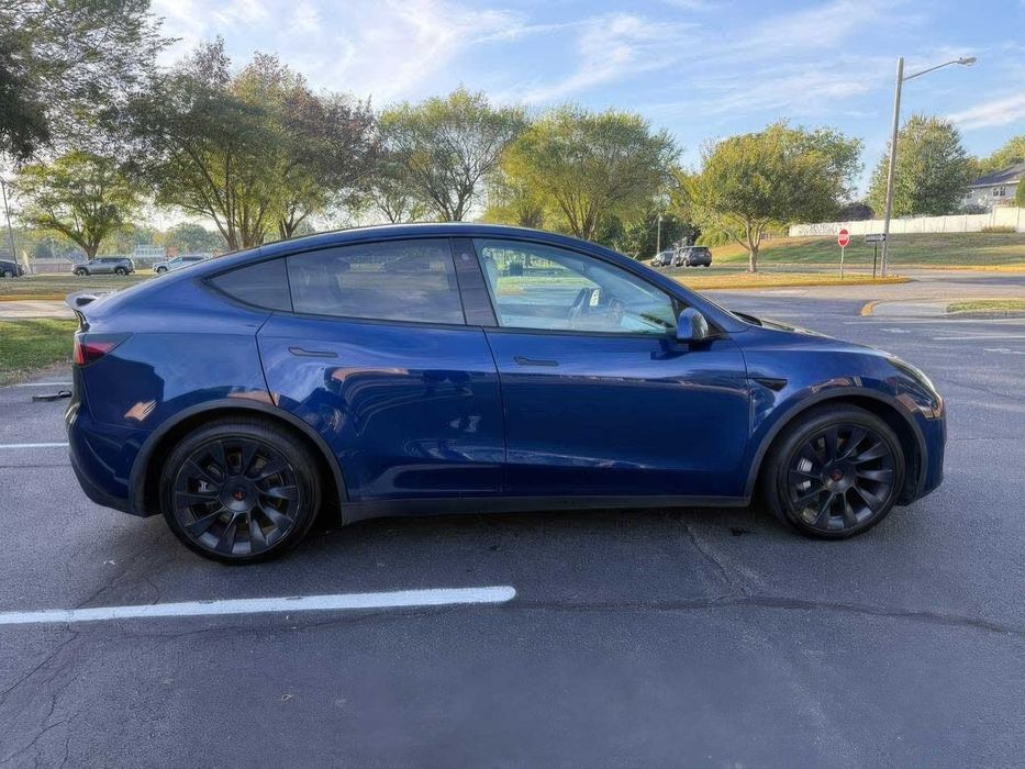 Tesla Model Y Long Range      2021