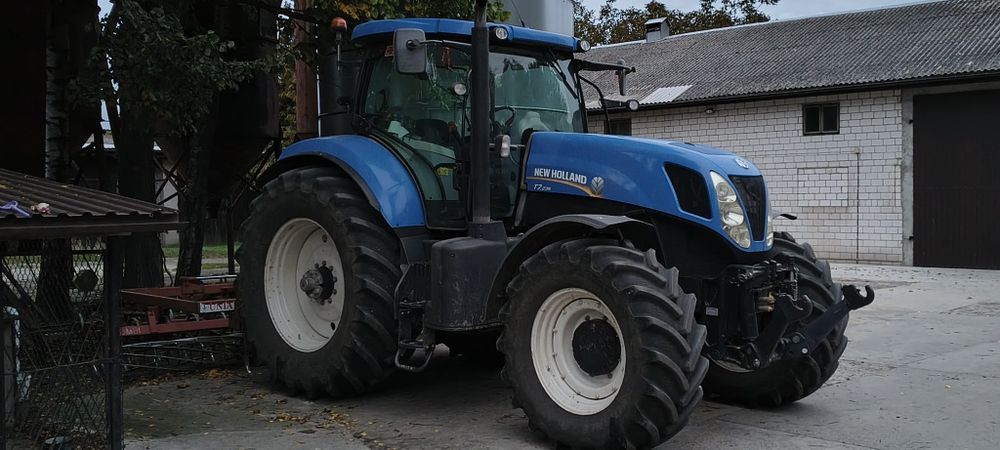 New Holland T7 235
