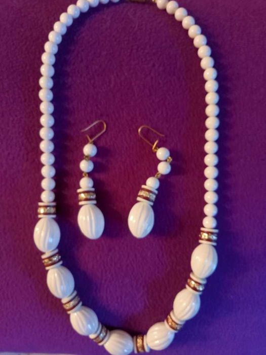 Ожерелья, бусы, наборы.