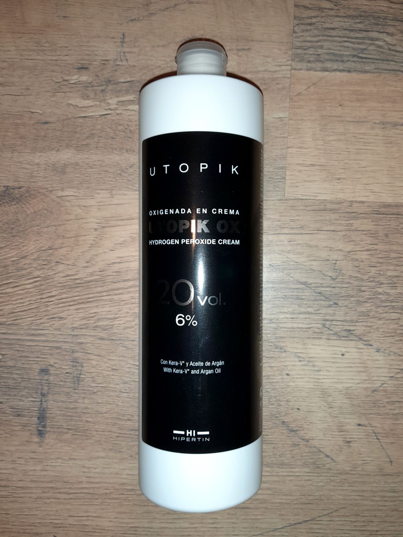 Hipertin Utopik-OX oxydant 6% 20vol oksydant fryzjerski
900ml. 1szt