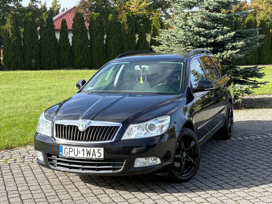 Skoda Octavia Podgrzew. fotele KLIMATYZACJA Czuj. parkow. 6-bieg. Doświetl. zakrętów