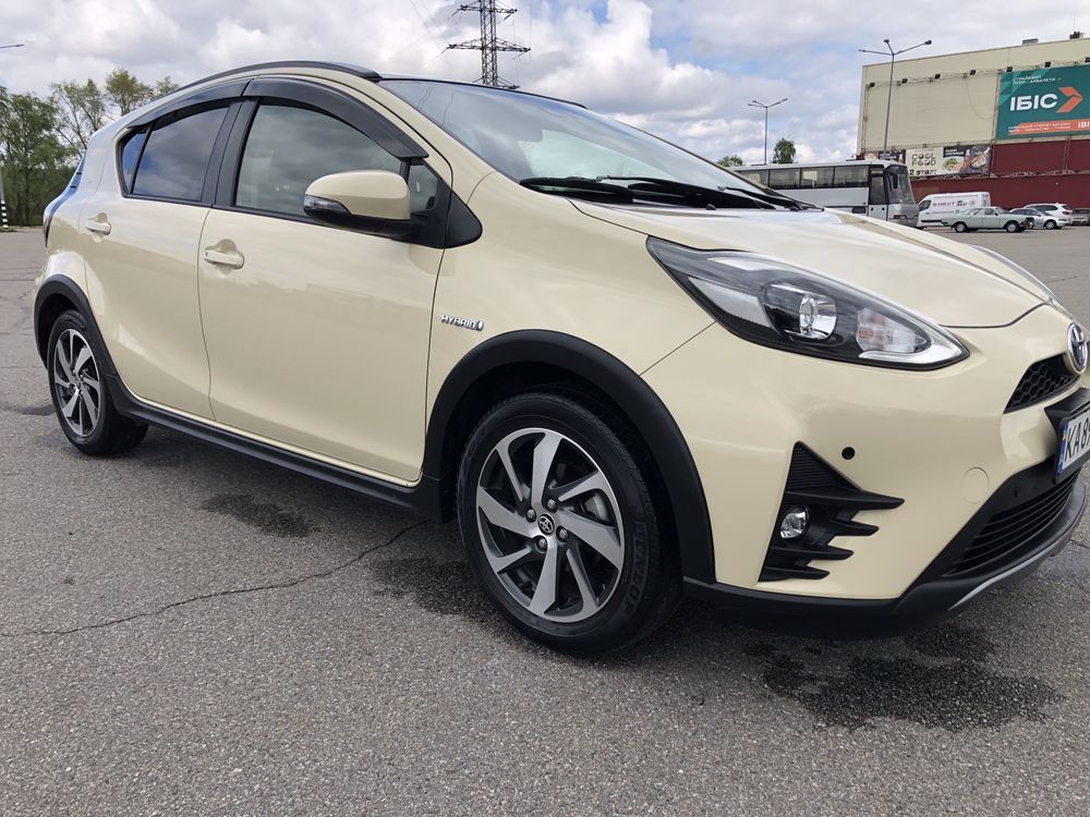 Продам TOTOTA PRIUS C/YARIS. AQUA CROSS URBAN 2017 рік  гібрид 14500$