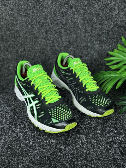 Asics кросівки розмір 44 28 см