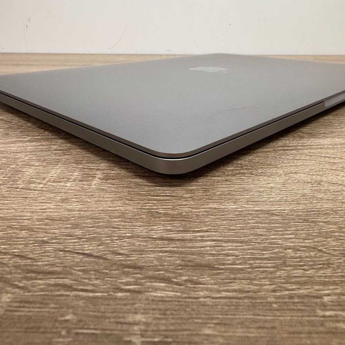 Apple MacBook Pro 2020  13" M1 / 8Gb / SSD 256Gb акб:87% (код: M0743)