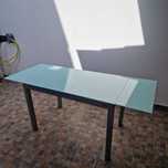 Mesa extensível com tampo em vidro