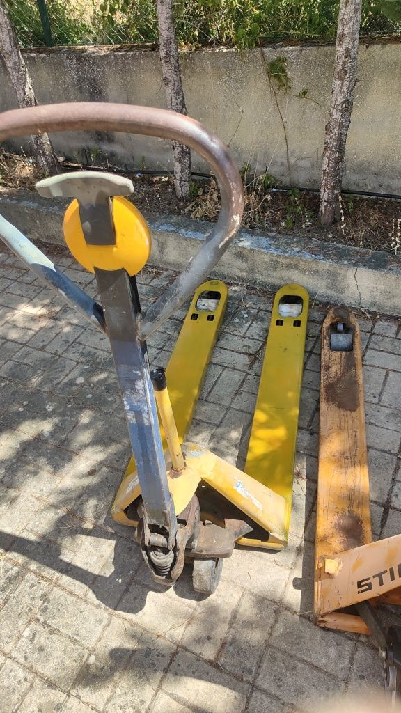 Porta paletes usado a funcionar bem