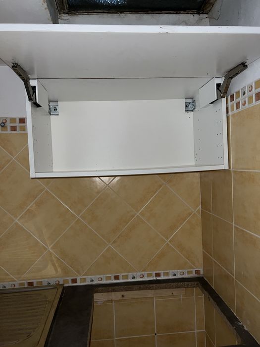 Armário de parede branco lacado