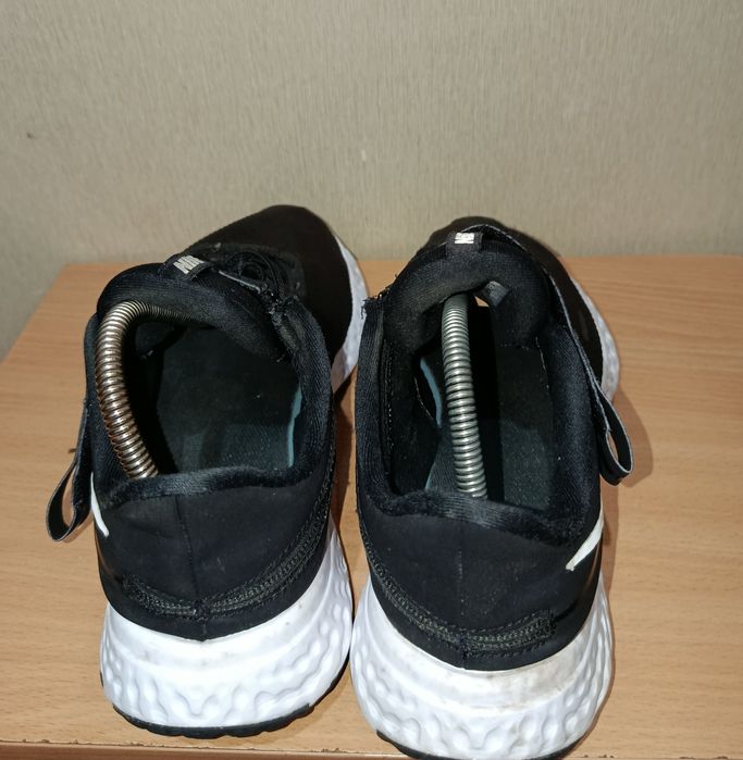 Кросівки фірми Nike 43 розміру