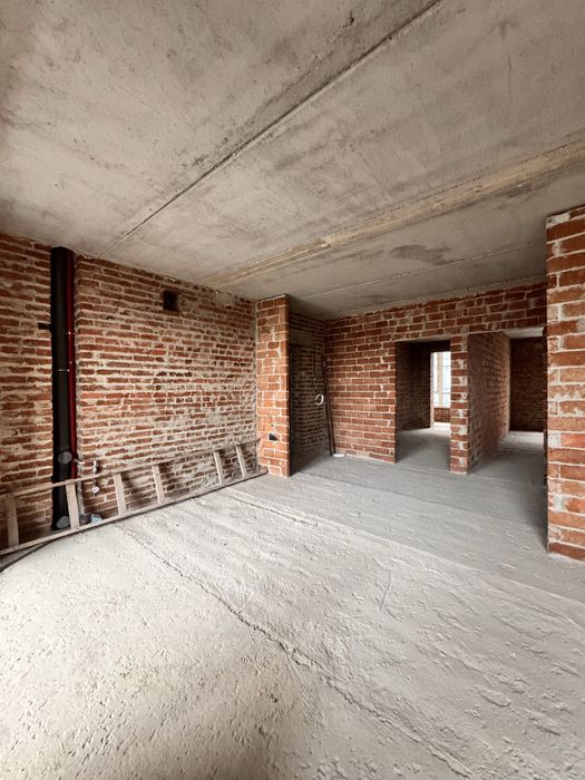 Продаж 3 кім.сирої квартири