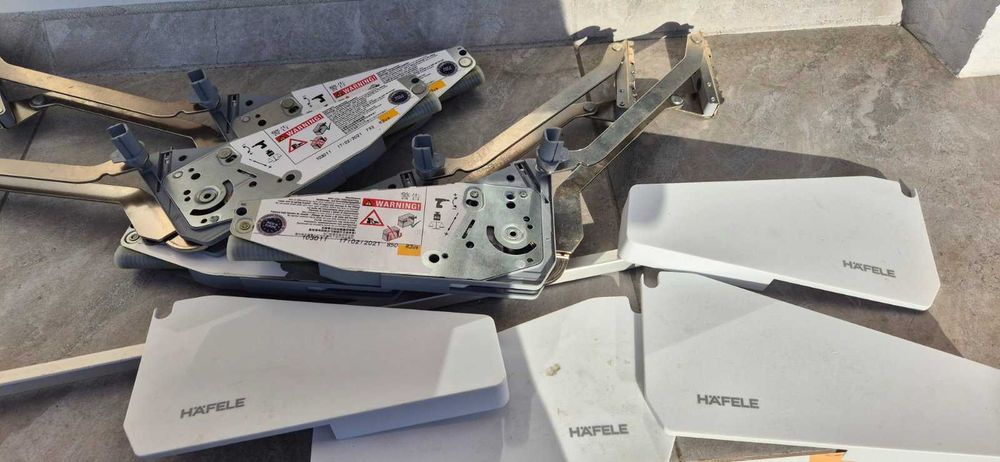 Механізм для паралельного підйому вгору Hafele фасадів ДСП