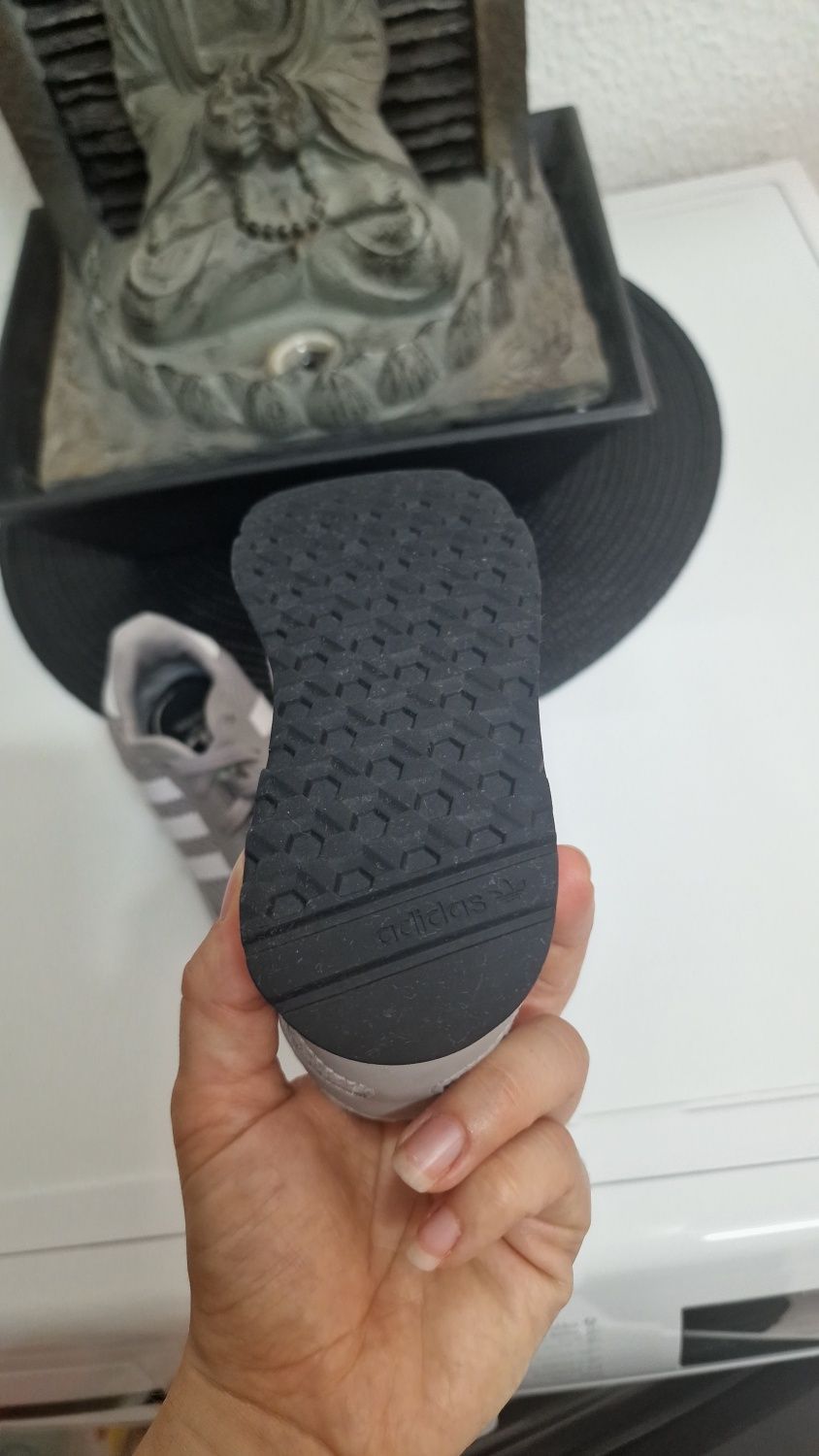 Tenis adidas 25.5