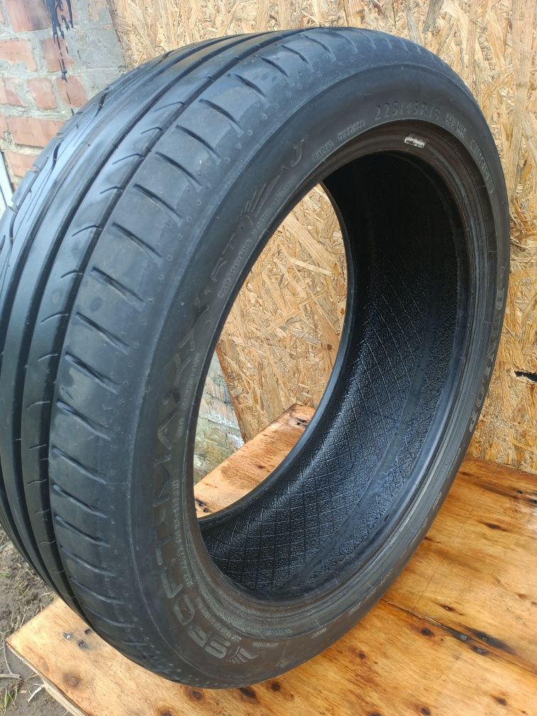 Шинa dunlop  sport maxx 225/45r18