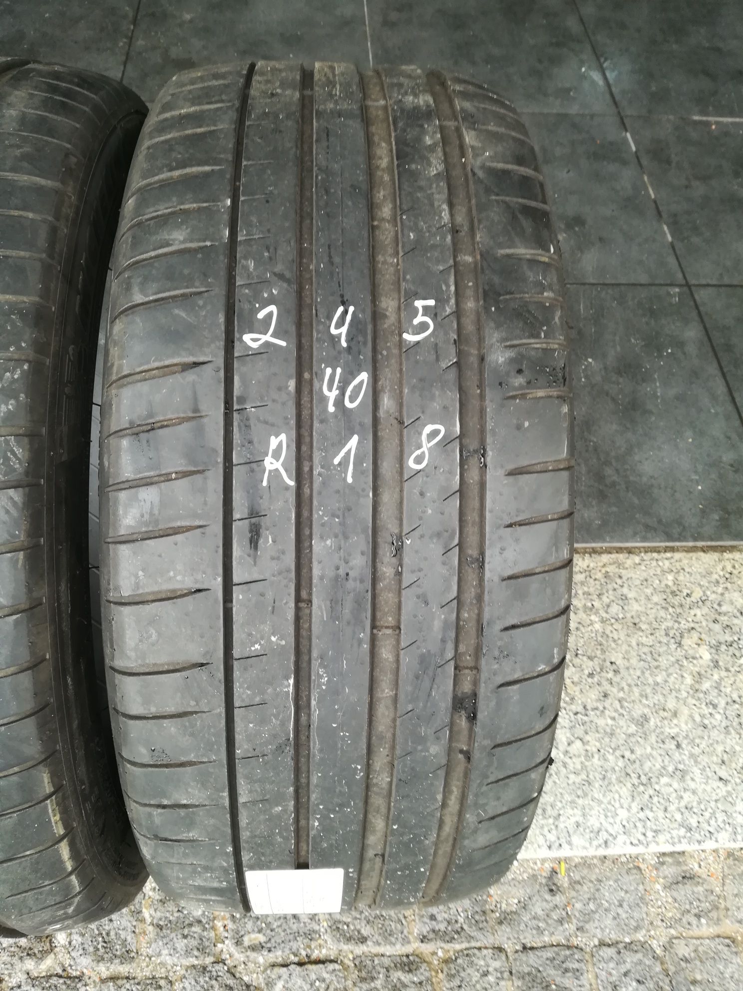 2 pneus 245 40 r18 Michelin