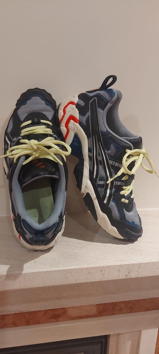 Tênis Asics 
Gel Nandi Sheet Rock