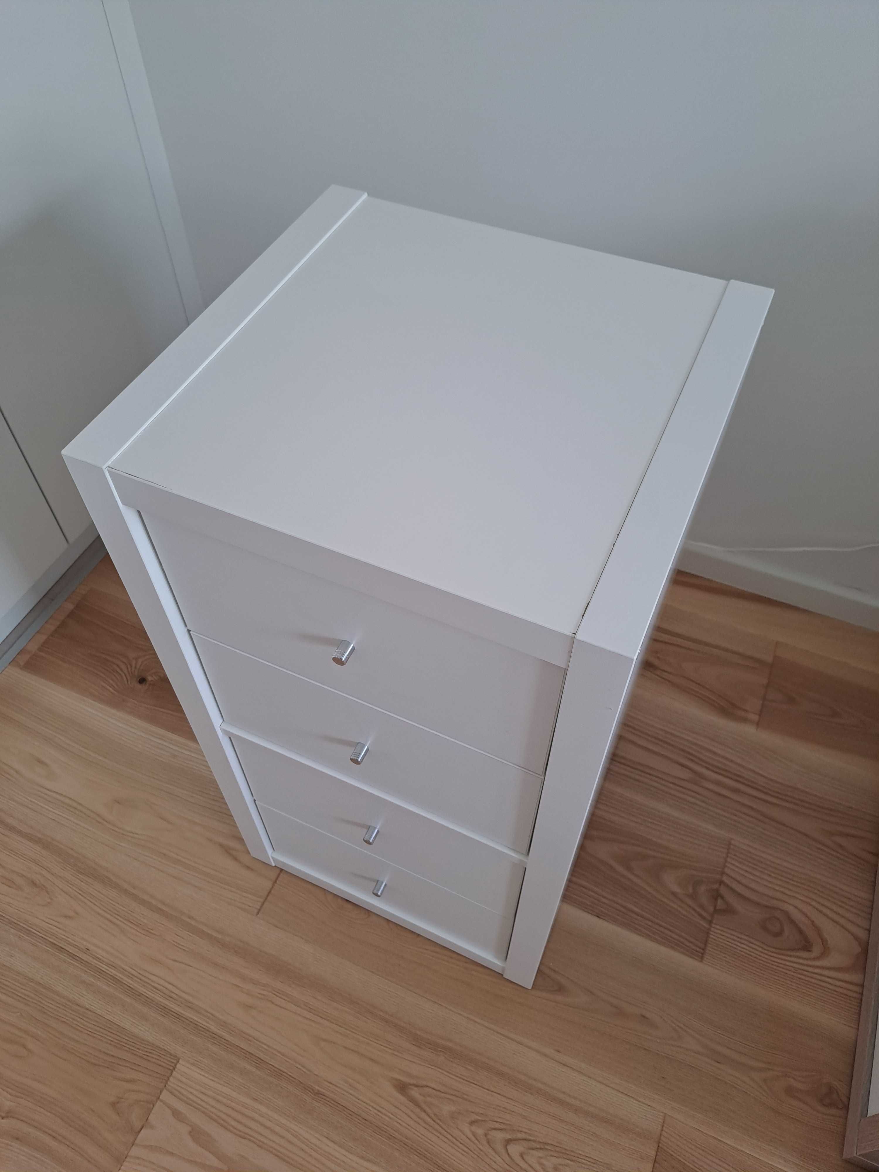 Regał Kallax Ikea z szufladami