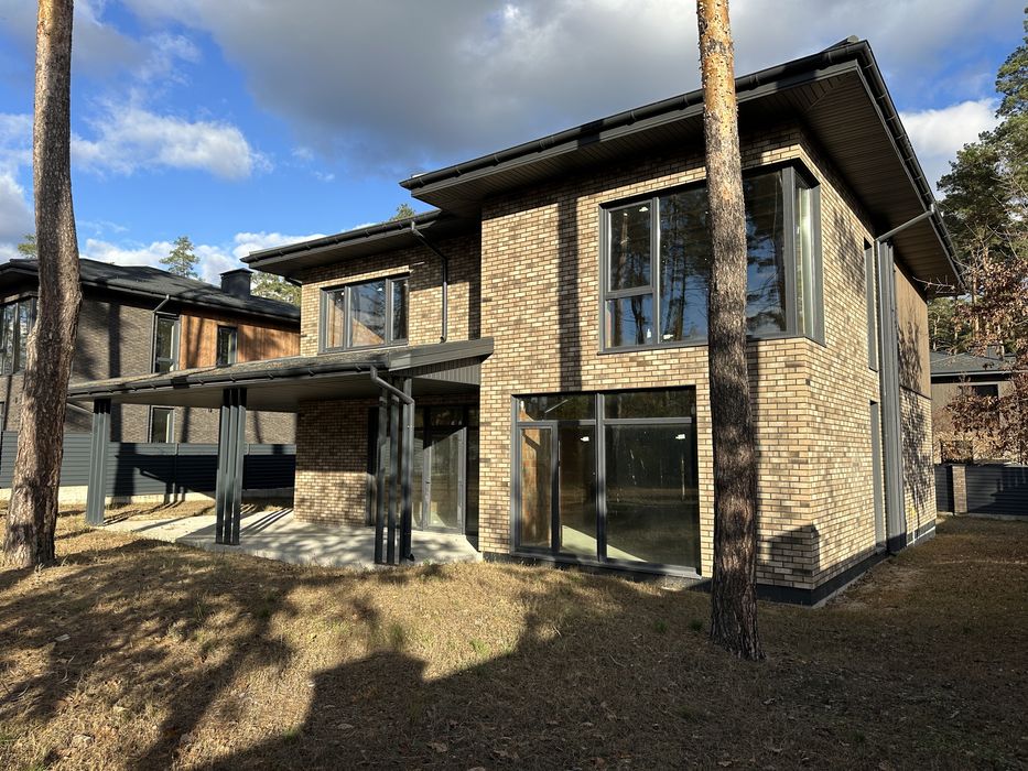 Якісний будинок 206 м2 в закритому котеджному містечку. 10 соток