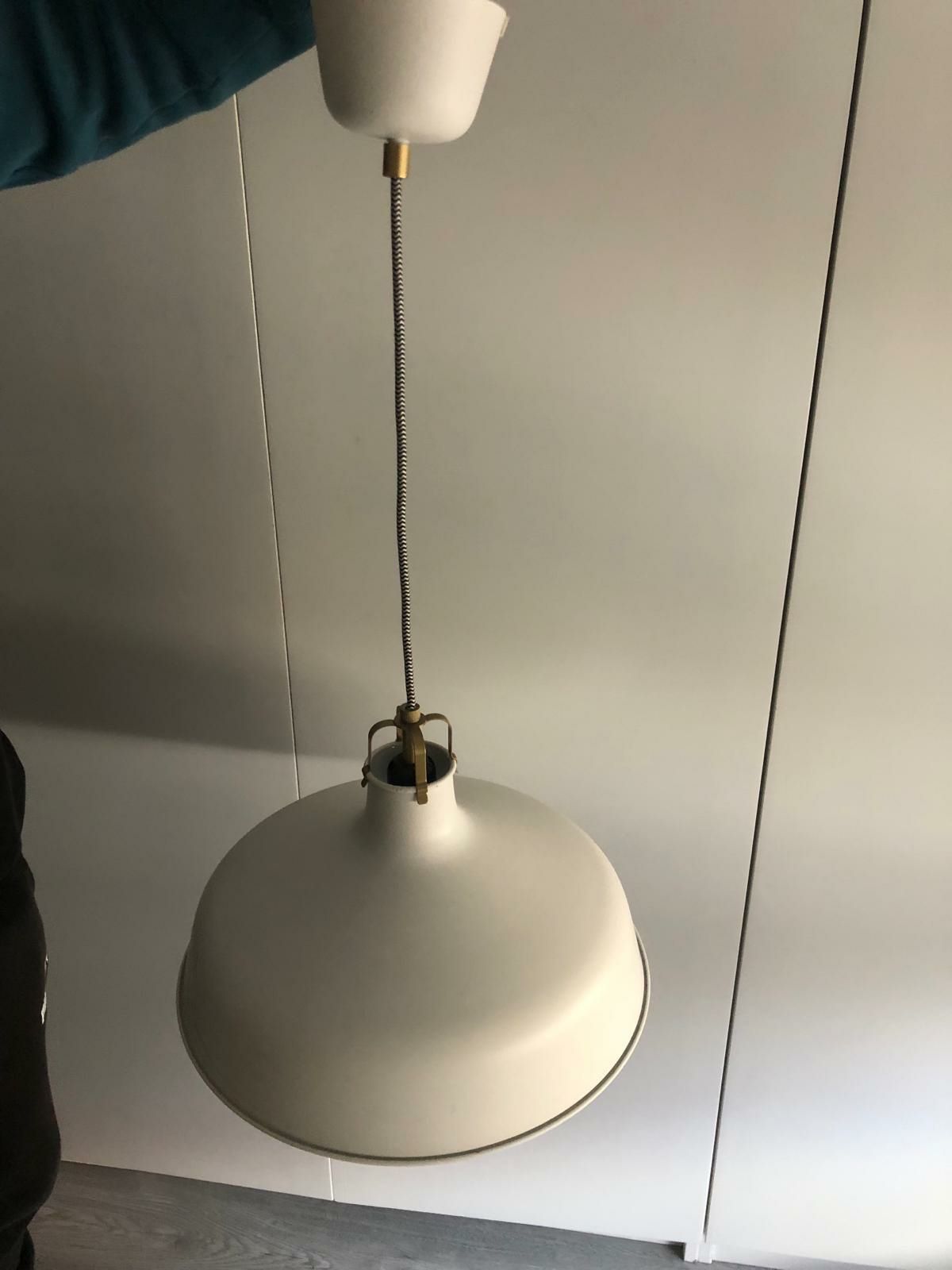 candeiro de teto nonovo ikea modelo Renarp com lampada de poupanca ene