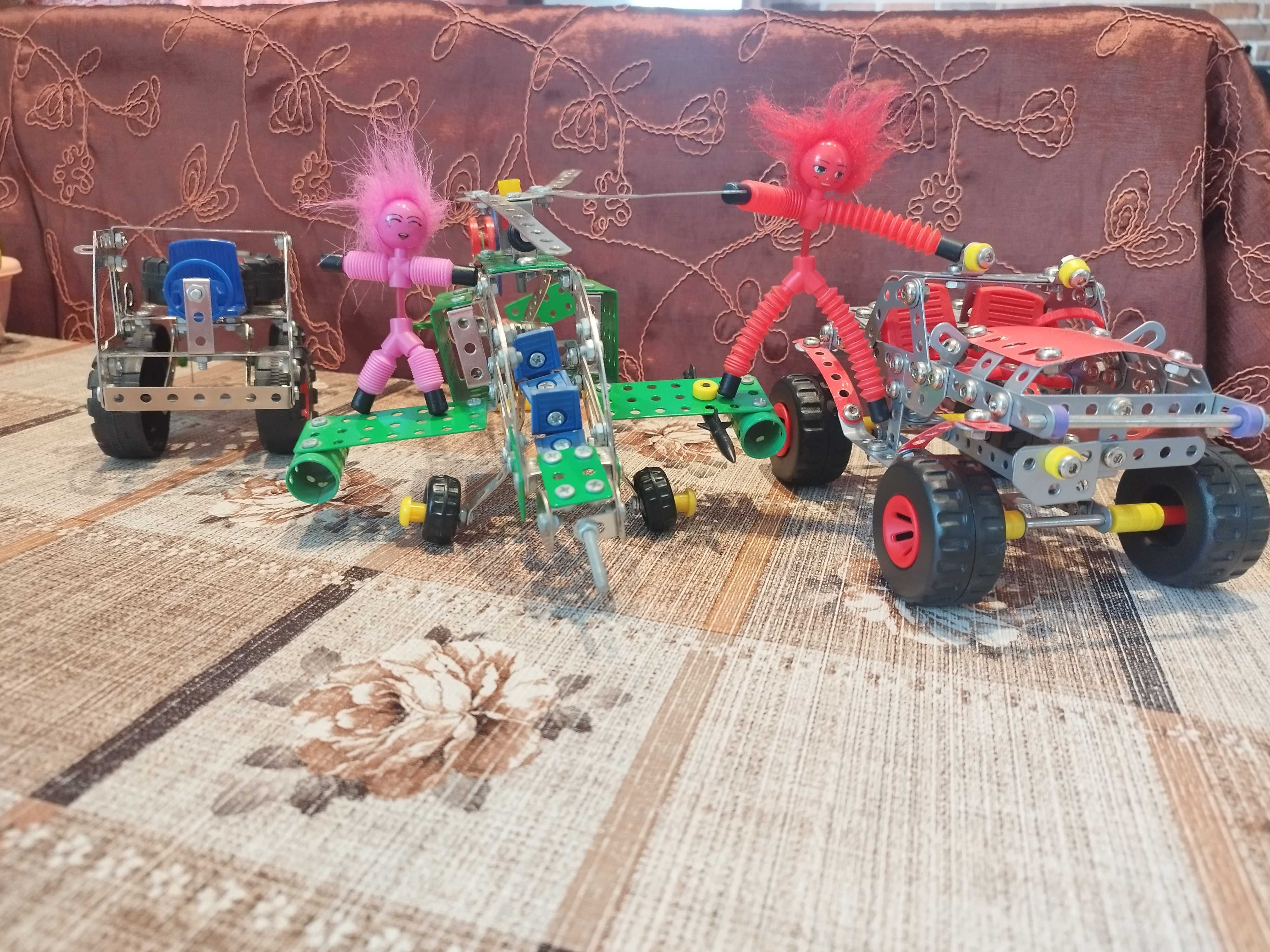 Figurki z magnesami Magno-z zestaw z metalowymi pojazdami