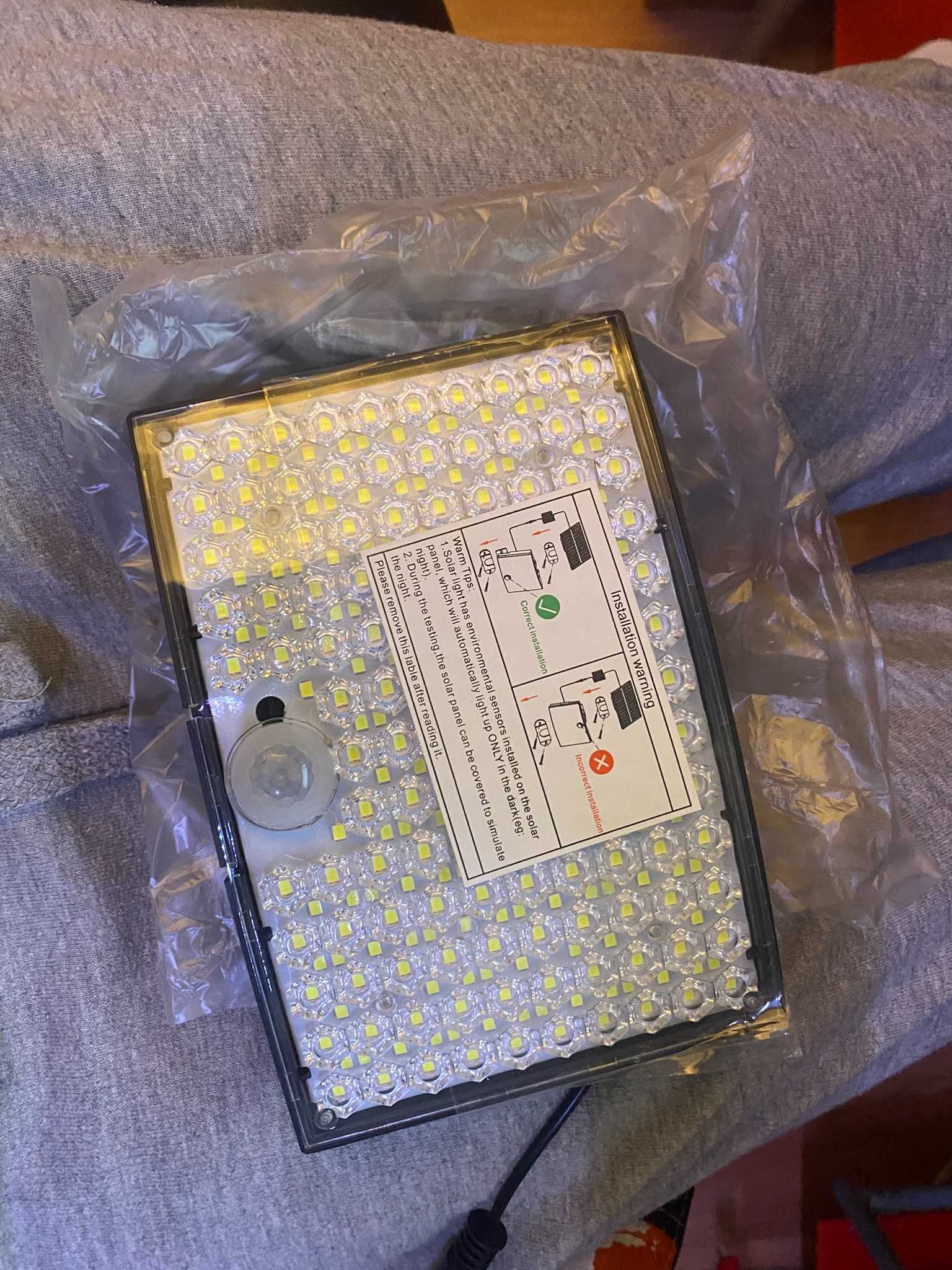Luz Solar Exterior com Controlo Remoto / Sensor Movimento