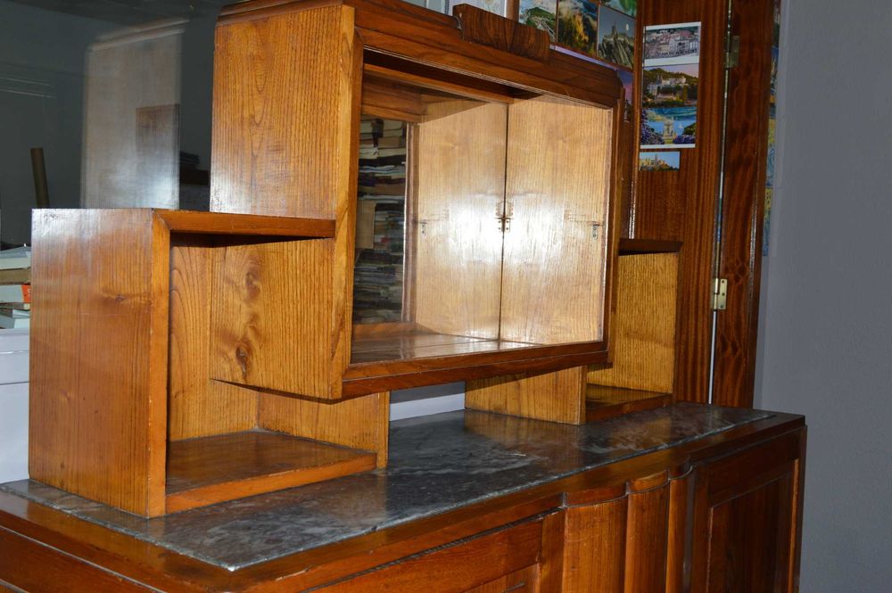 Aparador de sala com alçado "Queen Anne"