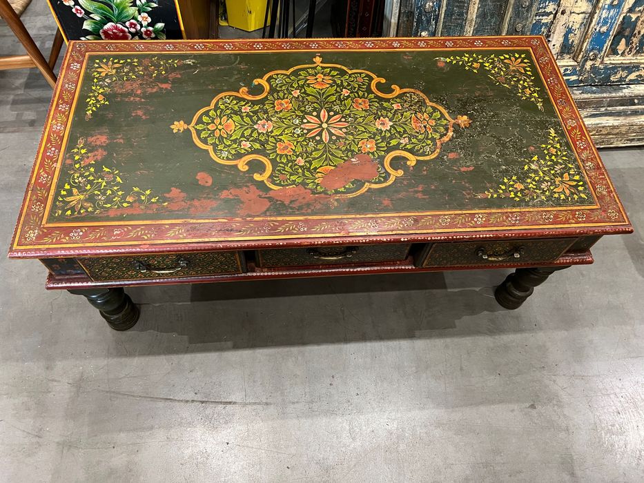 Unikatowy stolik kawowy drewniany z szufladami w stylu indyjskim