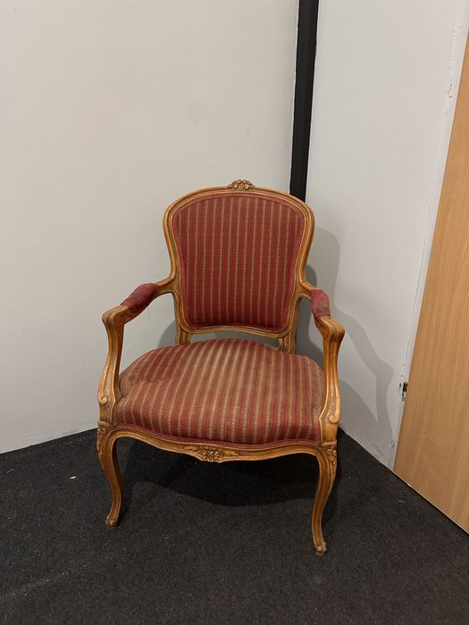 Stylowe krzesło / fotel w stylu klasycznym