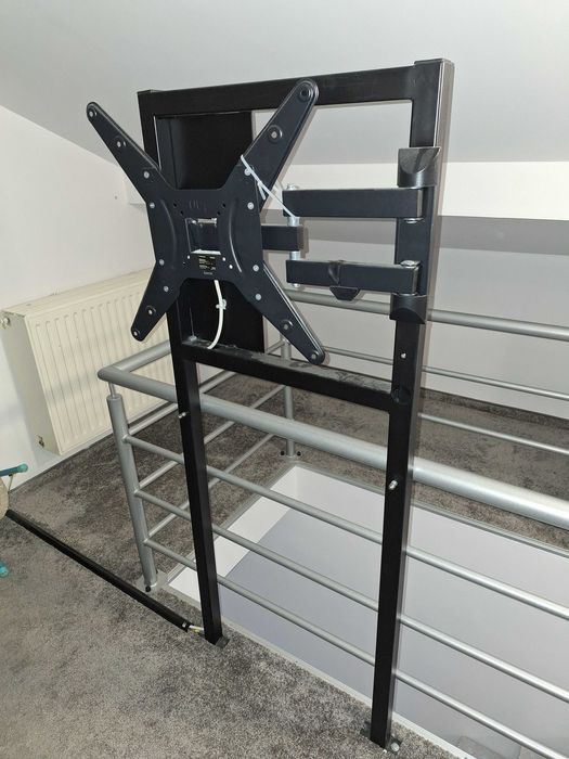 Stelaż statyw do TV z uchwytem montaż balustrada