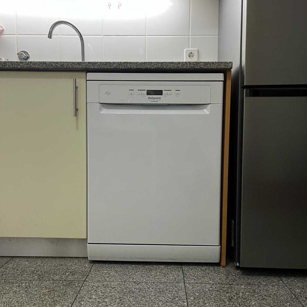 Excelente Máquina Lava-Loiça HOTPOINT A++. Possibilidade de entrega