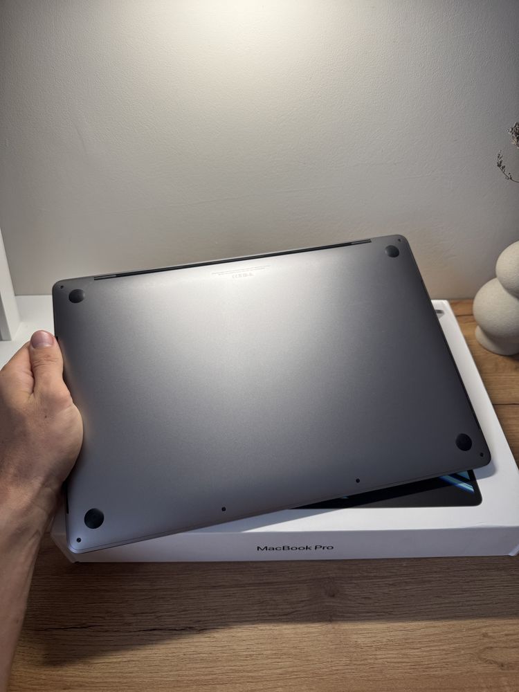 MacBook Pro 16 2019 6-Core i7 16GB 512GB Radeon 5300 4Gb 83%