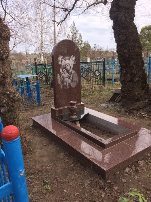 Вироби з Токівського граніту. Плитка, пам’ятники, облицювання.