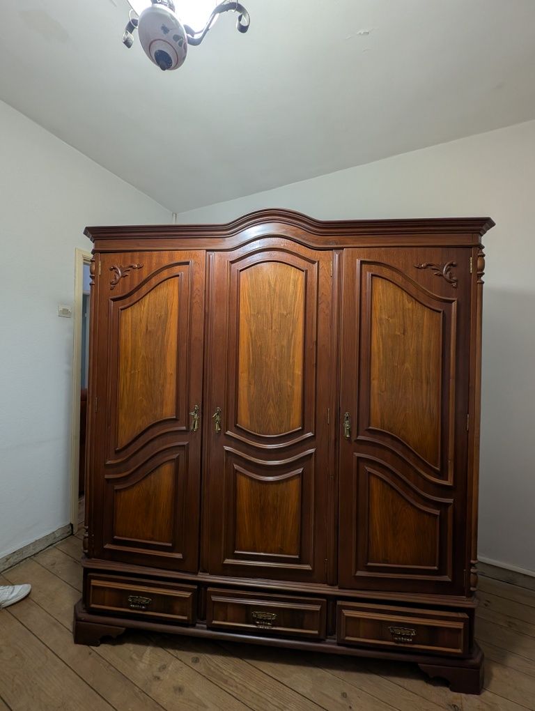 Quarto em Madeira (cama 135x185 c/estrado novo)