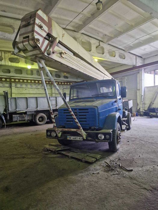 Вантажний автопідйомник на шасі ЗИЛ, виліт стріли  22м