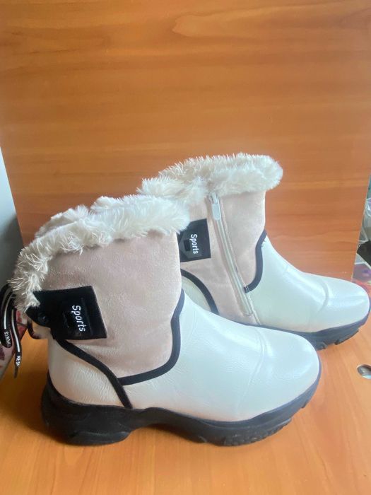 Зимові черевики. Жіночі. 41р. на 40 грн.