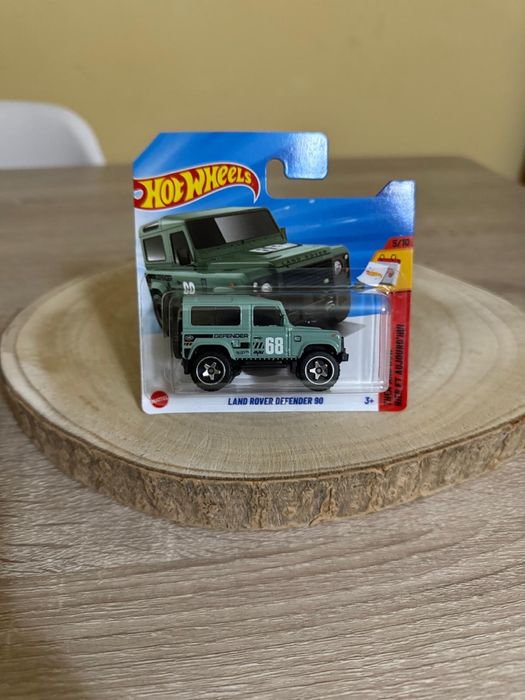 Miniatura Hot Wheels Land Rover Defender 90