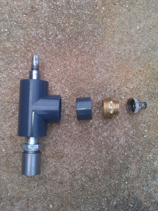 Injector de líquidos para perfuração ou mistura de ingredientes