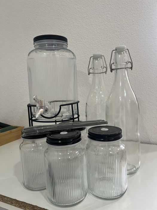 Despensador de bebidas com 4 copos