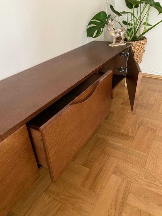 Drewniana szafka RTV 170cm z szufladą na prowadnicach dolnego montażu