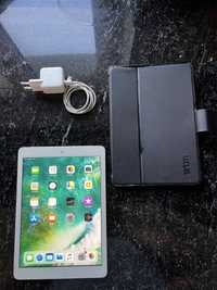 Apple iPad Air 32 GB A1475 komplet, ładowarka, kabel, etui