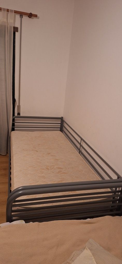 2 camas de solteiro com estrado e colchão