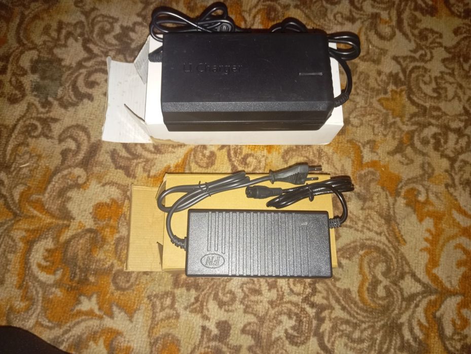 Продам зарядное устройство