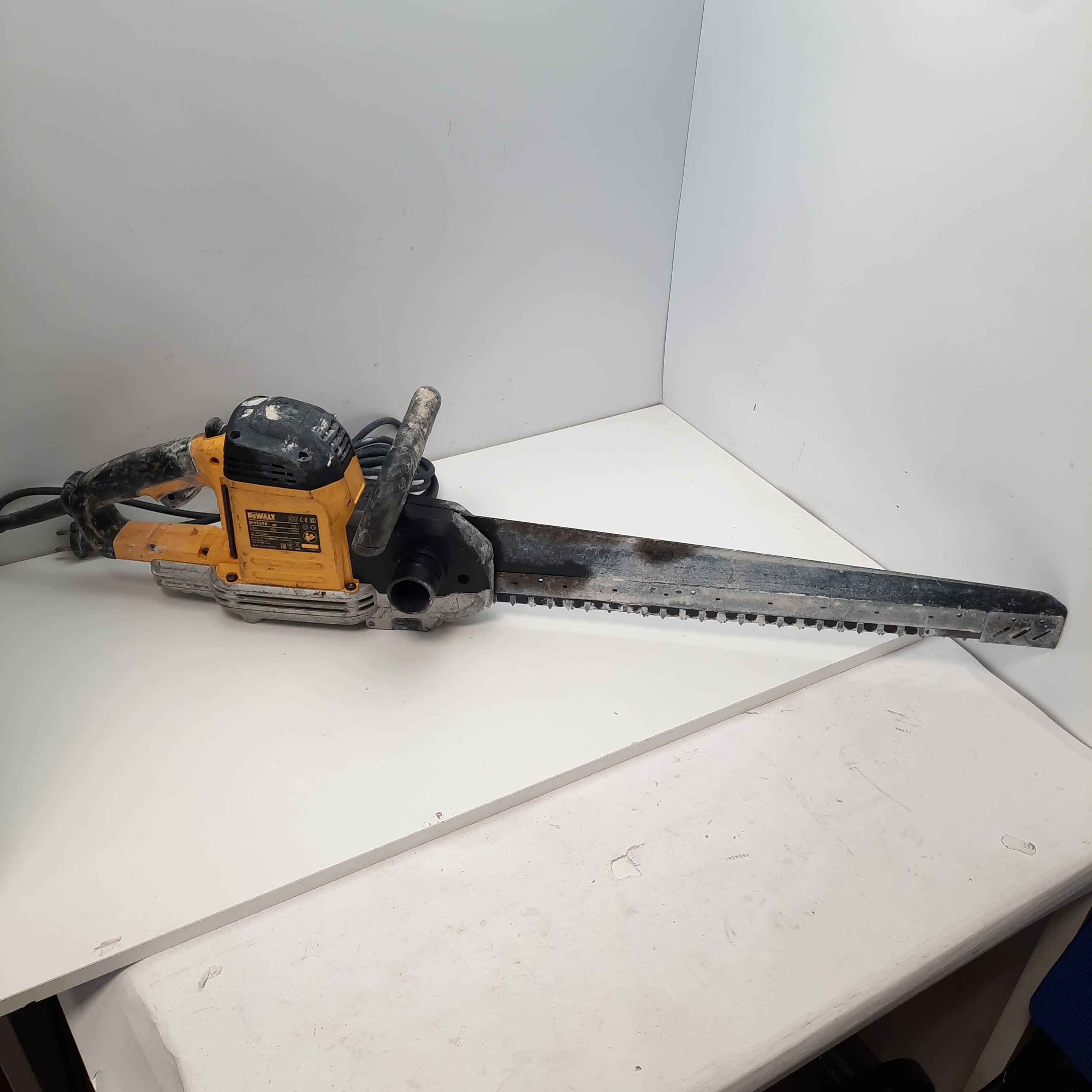 Piła szablasta KROKODYL DEWALT DWE 398