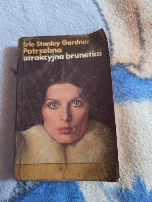 Potrzebna atrakcyjna brunetka