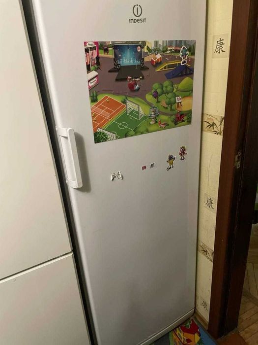 Морозильна камера Indesit No Frost — висота ~170 см